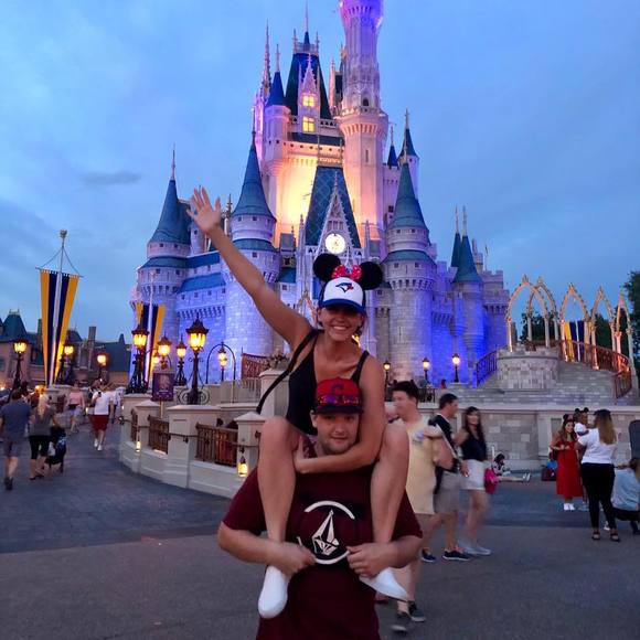 Meet your Posher, Nicole - Picture 1 of 1